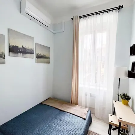 Football Fan Retreat On Rumbach Street By Newave Apartment